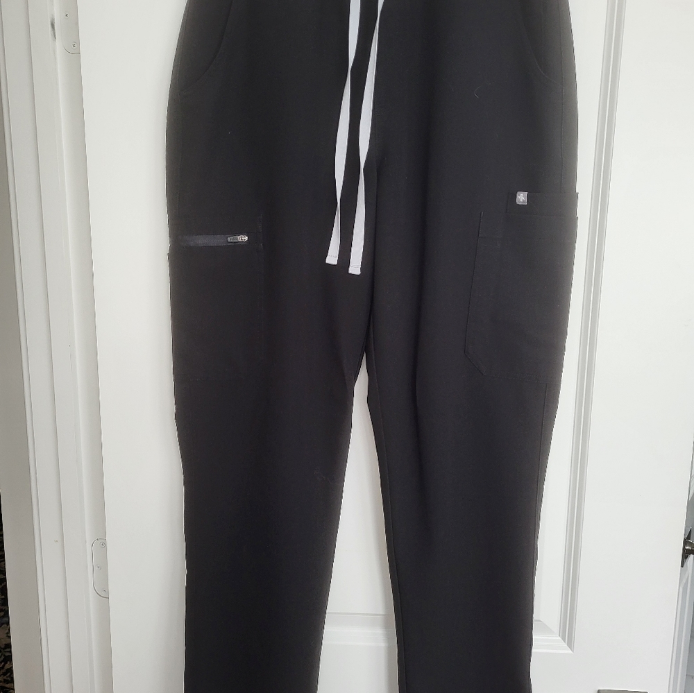 FIGs straight leg cargo scrub pants